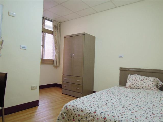 高雄租屋 - Khouse高雄租屋租房 #高醫 #瑞豐夜市 #高應大 #寬敞陽台 #吉4A #單人