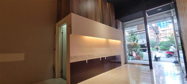 高雄租屋 - Khouse高雄租屋租房 #近愛河#工作室#亞灣區#超值金店面