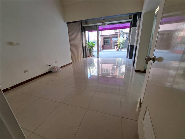高雄租屋 - #苓雅 #店面一樓 #近85大樓 #三多捷運站 #自1A