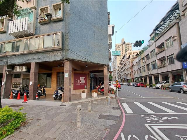 高雄租屋 - 租屋大小事 交給Khouse#苓雅區#民權一路#三角窗黃金店面出租#勞工公園#獅甲捷運站#可餐飲